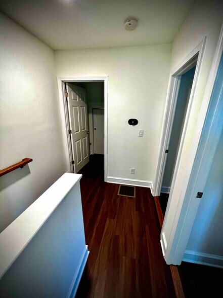 Building Photo - 1594 Main St