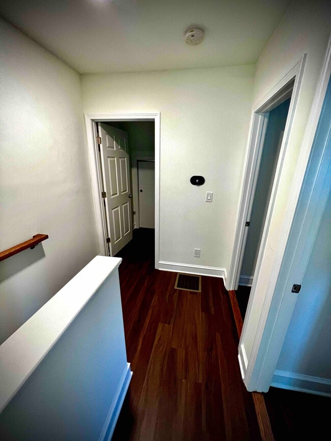 Building Photo - 1594 Main St