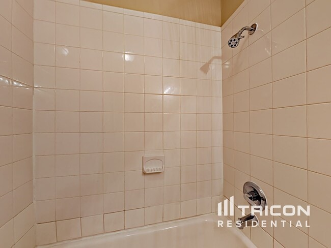 Building Photo - 713 Cavendish Dr