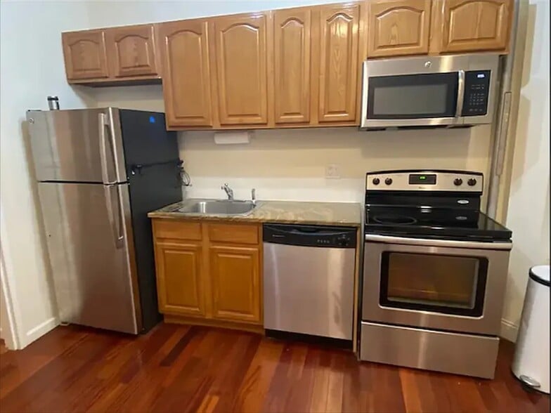 Building Photo - 129 W 56th St