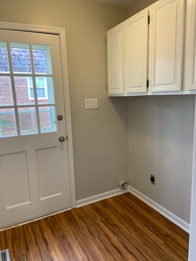 Building Photo - 3 BR House near Guilford College w/ Garage