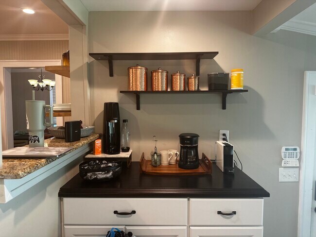 Building Photo - 845 Watson Ave