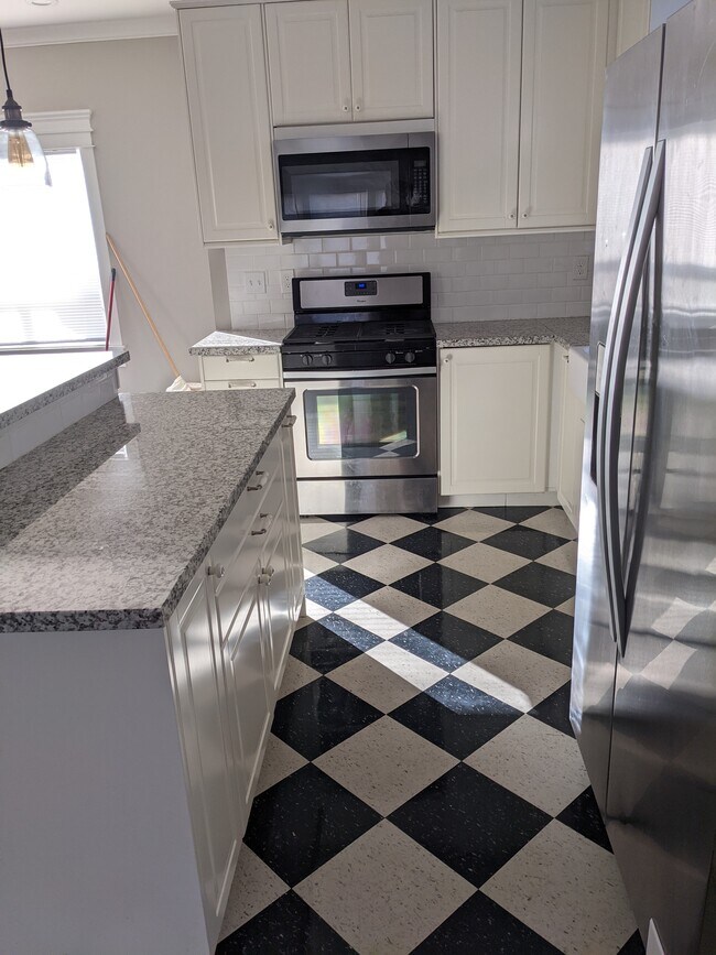 Kitchen - 1309 N Main Ave