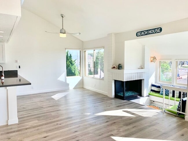 Building Photo - Beautiful Coastal Rental in Oxnard | 2 Bed...