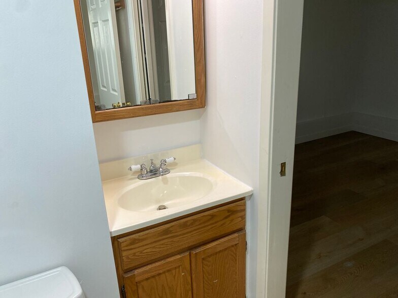 Building Photo - 81 Camelot Ct