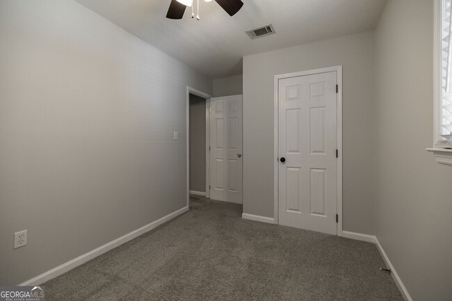Building Photo - 115 Shadow Moss Dr