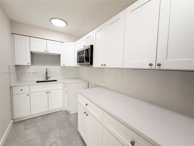 Building Photo - 1632 NE 4th Pl