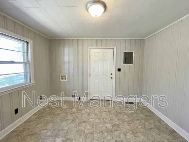 Building Photo - 531 E Donaldson Ave