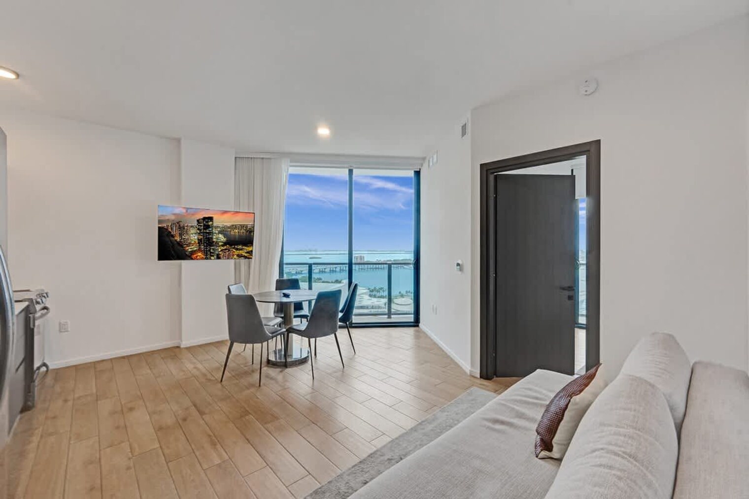 Building Photo - 398 NE 5th St