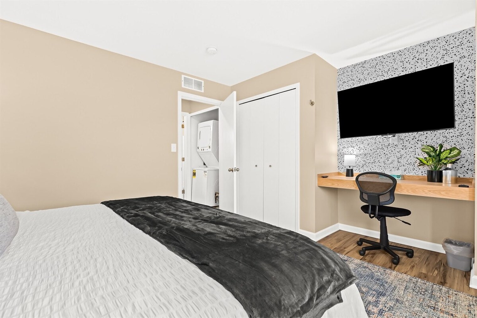 Building Photo - 18377 Sharon Ln