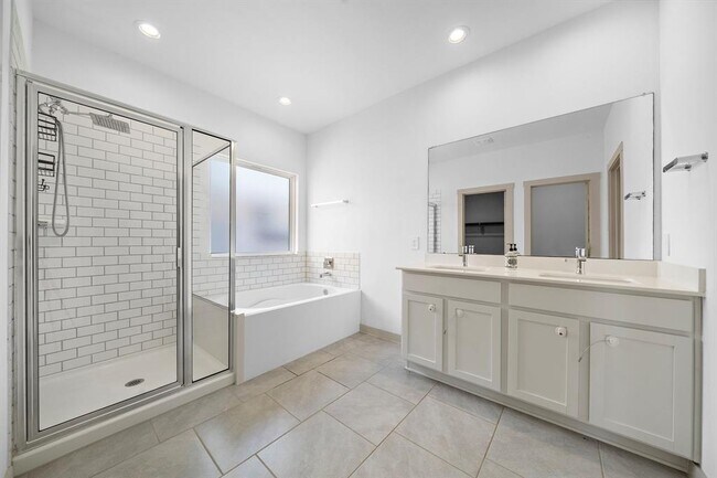 Building Photo - 823 Starcross Bnd Dr
