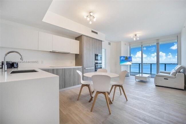 Building Photo - 2900 NE 7th Ave