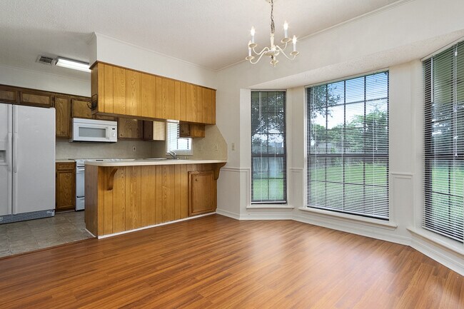 Building Photo - 5602 Pampus Ln