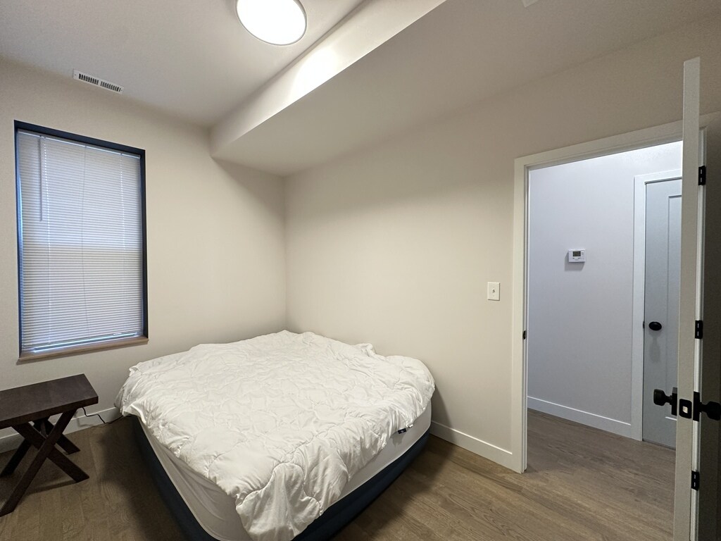 Building Photo - 841 N Mozart St
