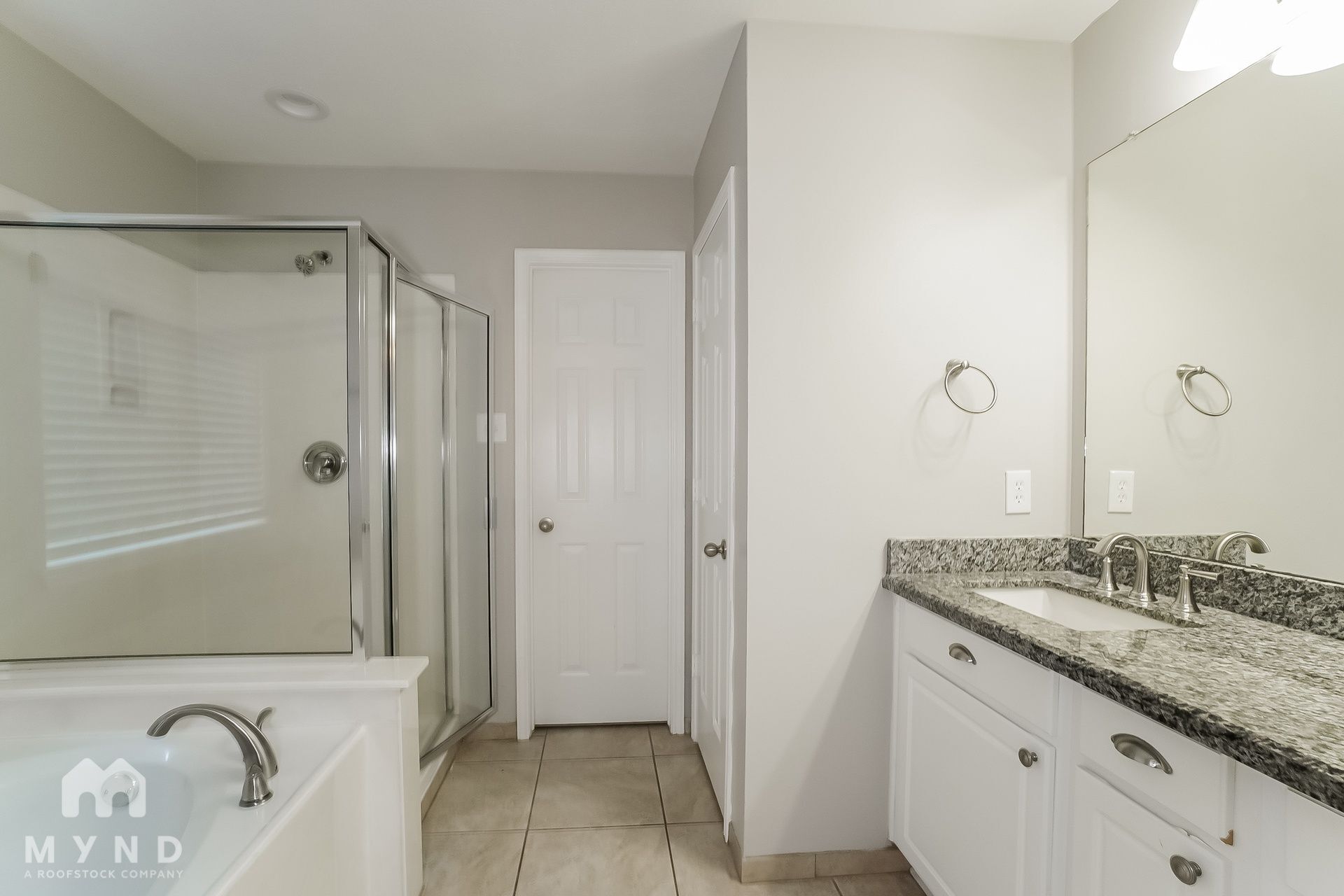 Building Photo - 12035 Thornecrest Dr