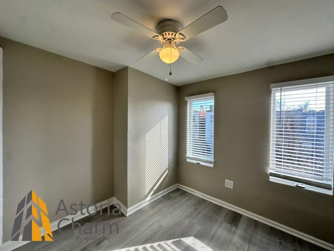 Building Photo - 3 Bedroom Rowhome with Deck and Updated Kitchen