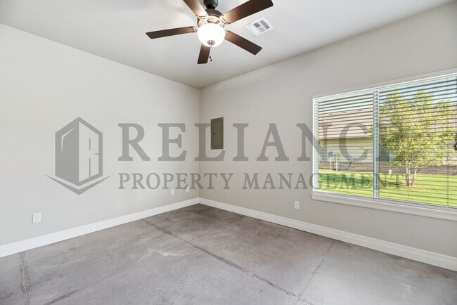 Building Photo - 13614 W Nantucket St