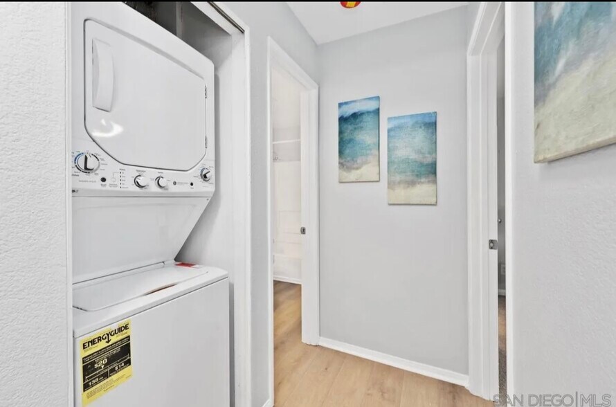 Building Photo - 8889 Caminito Plaza Centro