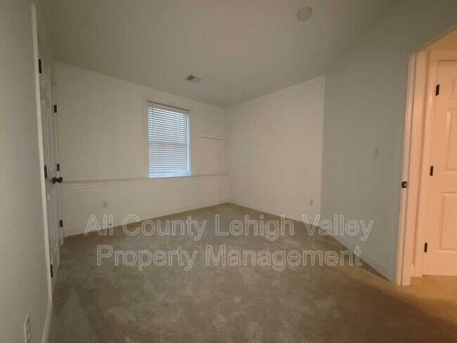 Building Photo - 1157 Meadow Lark Way