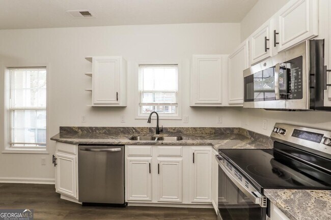 Building Photo - 2555 Flat Shoals Rd