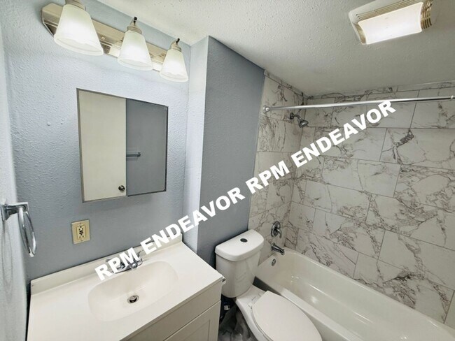 Building Photo - Large 4-Bedroom 2bath Home. Move in Ready! Section 8 Accepted!