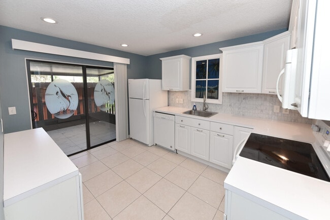 Building Photo - 7914 SE Villa Cir
