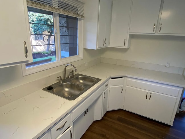 Primary Photo - 3106 E 15th St