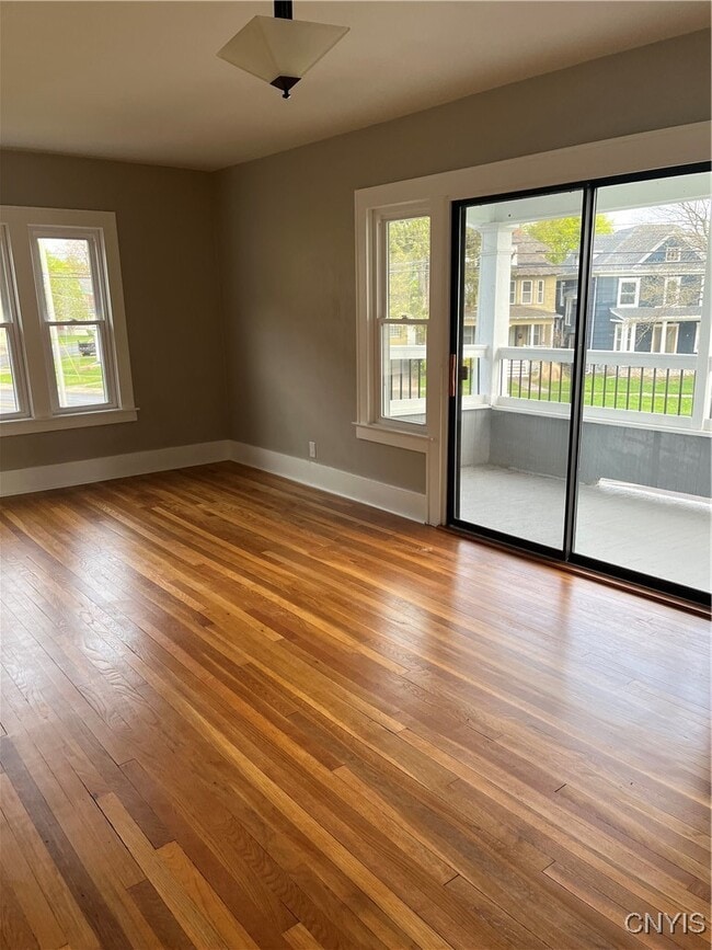 Building Photo - 2018 James St