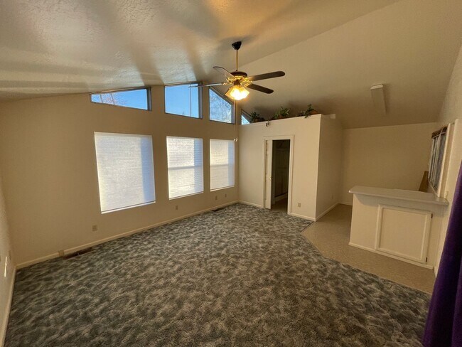 Building Photo - Paradise 3 bedroom 2 1/2 bath, large home, shop, natural landscaping.