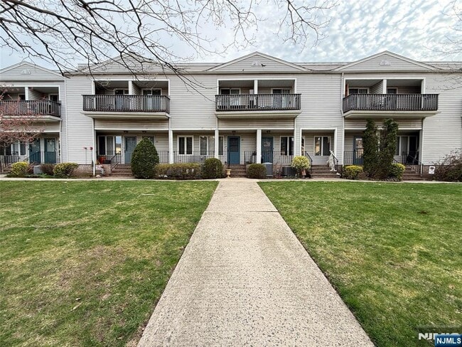 Building Photo - 42 Willow Wood Ct