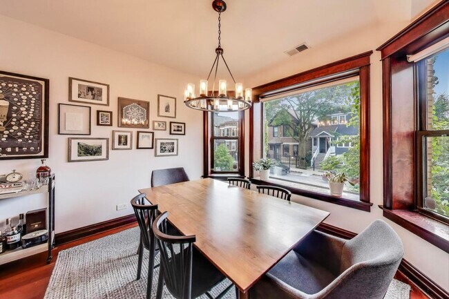Building Photo - 3106 W Lyndale St