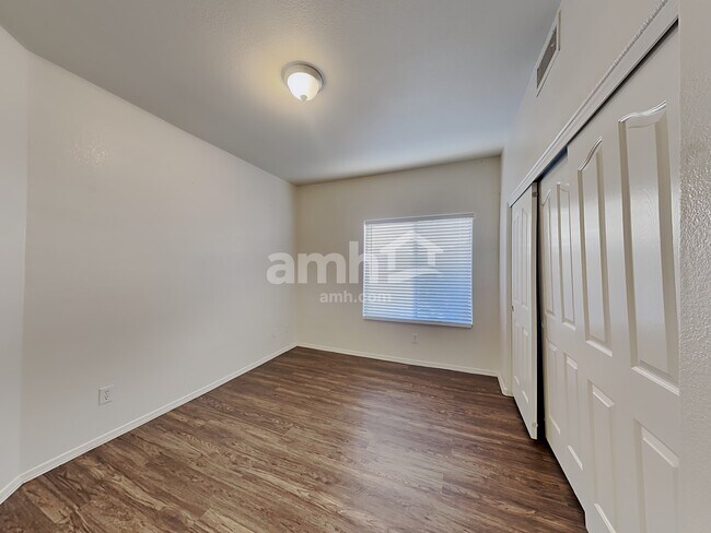 Building Photo - 13381 W Wilshire Dr