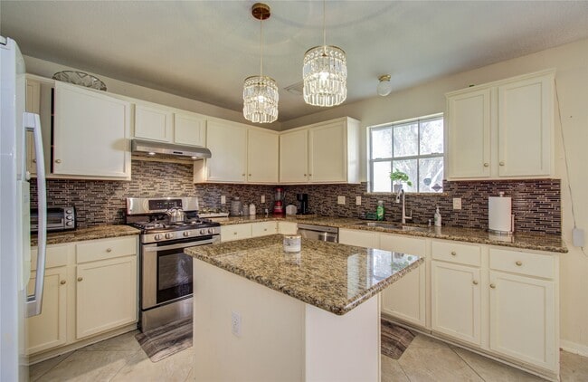 Building Photo - 3219 Leila Oaks Dr