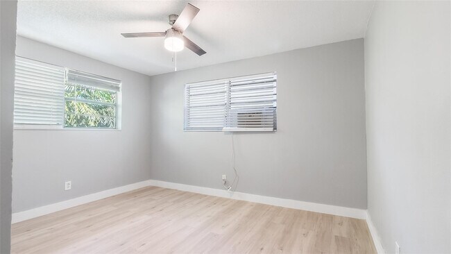 Building Photo - 626 SW 14th Ave