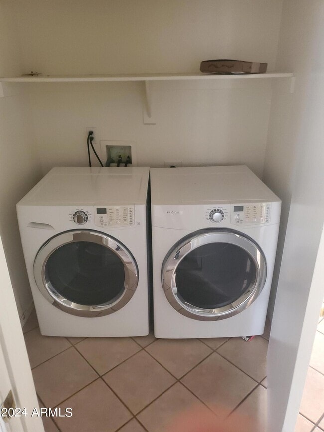 Building Photo - 10518 W Foothill Dr