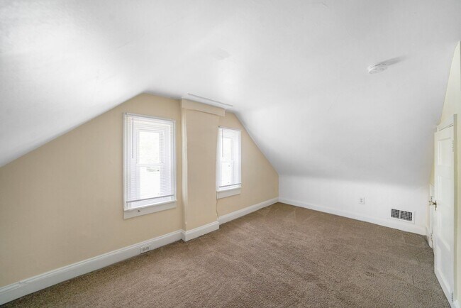 Building Photo - 661 Downingtown Pike