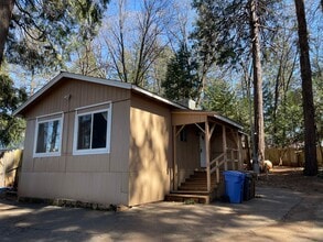 Building Photo - 2 Bedroom one bath Manufactured home on Cul De Sac