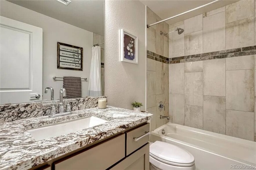 Building Photo - 6810 Sea Oats Dr