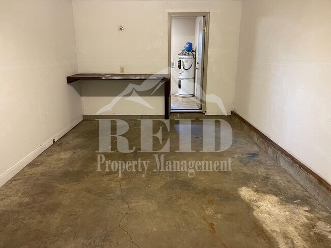 Building Photo - DUPLEX - 2 BED 1 BATH WITH 1 CAR GARAGE IN CENTRAL PORT ORCHARD!