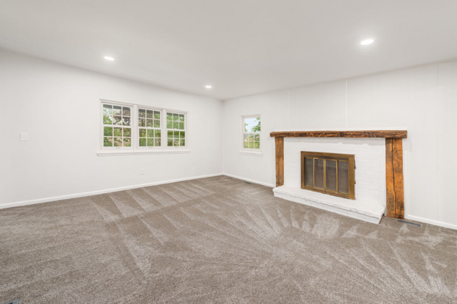 Building Photo - 1584 Mink St SW
