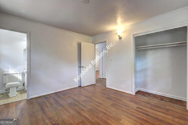 Building Photo - 4455 Fairfax Dr