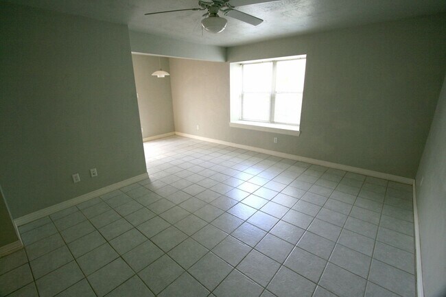 Building Photo - 4402 Boyett St