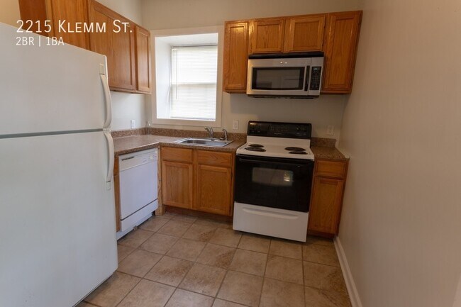 Building Photo - 2215 Klemm St