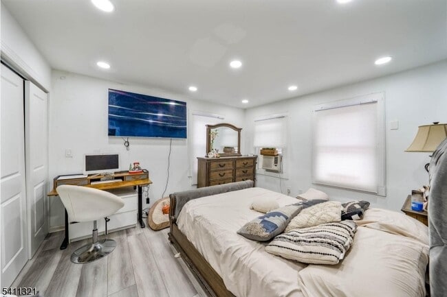 Building Photo - 376 Elmora Ave