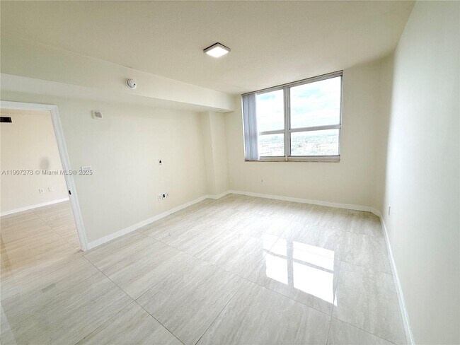 Building Photo - 19501 W Country Club Dr