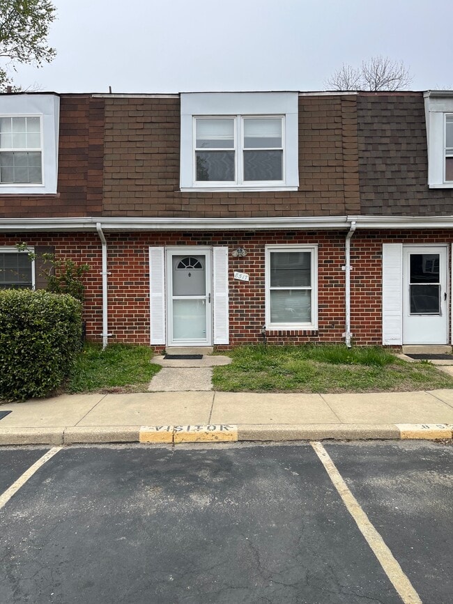 Primary Photo - 8517 Pioneer Dr