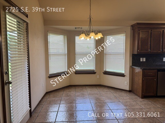 Building Photo - 2725 SE 39th St