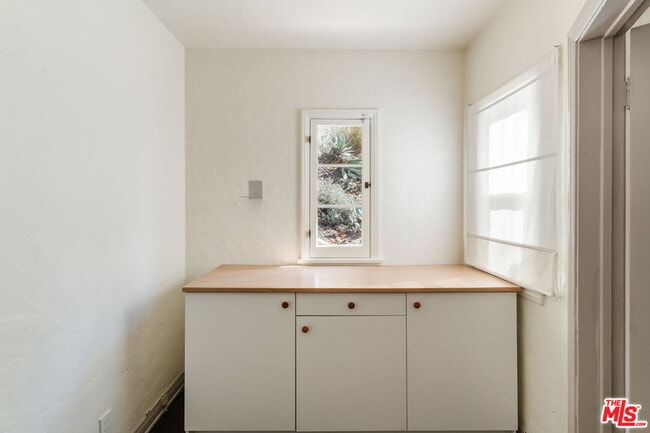 Building Photo - 1428 Holbrook St