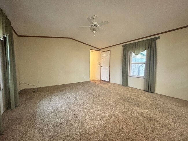 Building Photo - 3 Bed / 2 Bath  on One Acre – Garage Included