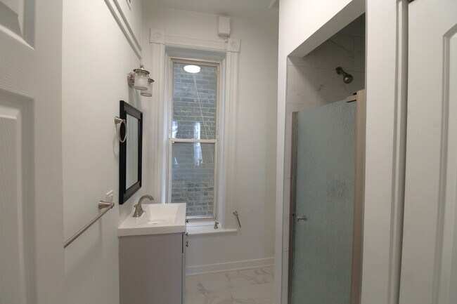 Building Photo - 1362 N Bosworth Ave